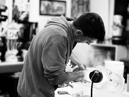 EZEA… Street art sculpté – entre chaos contrôlé et matière figée.